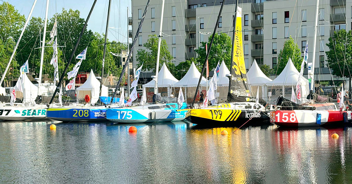 Photo des bateaux Class40 avant le départ de la CIC Normandy Channel Race 2026